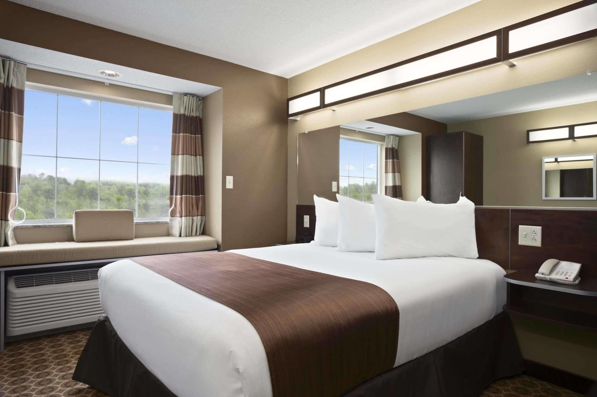 Sonesta Essential Fairmont Hotel Exterior photo